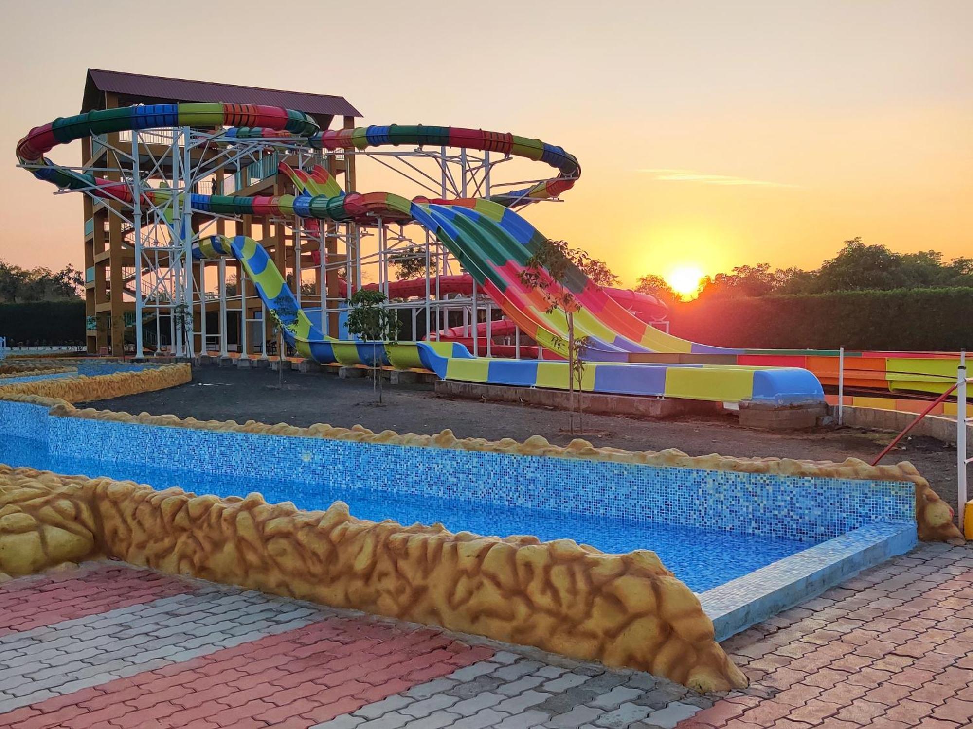 Wet N Wild Water Park & Resort Mendarda Eksteriør bilde